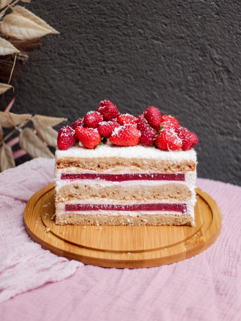 Торт "Малина-Кокос" Торт "Малина-Кокос"